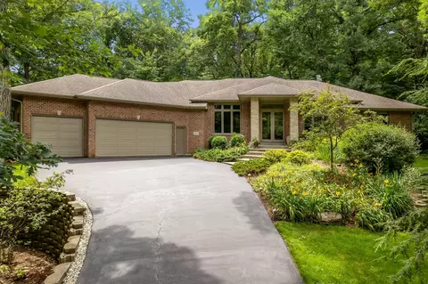 10048 Tanglewood Cir, Belvidere, IL 61008