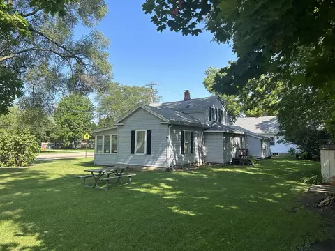 10825 Main St, Roscoe, IL 61073 photo 2