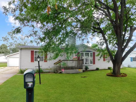 5435 Heartwood Ln, Roscoe, IL 61073