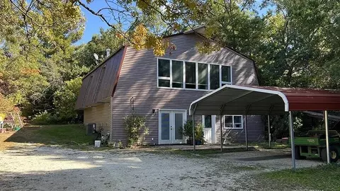 18510 Sand Rd, Fulton, IL 61252