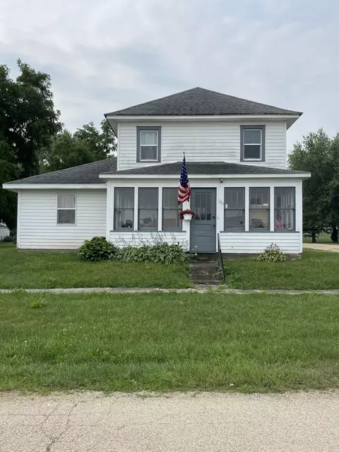 201 E 1st St, Leaf River, IL 61047