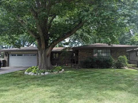 1011 Pine Vly, Rockford, IL 61107