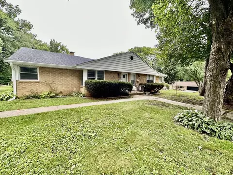 504 Fairview Blvd, Rockford, IL 61107