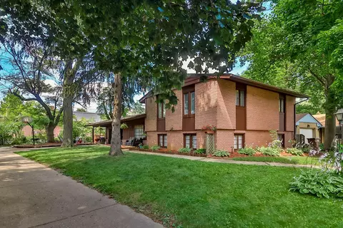 2034 Springbrook Ave, Rockford, IL 61107