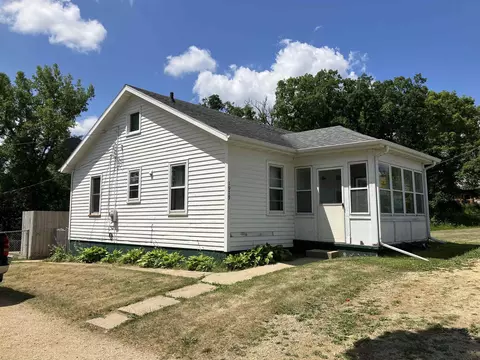 1979 1989 Rt 75 E, Freeport, IL 61032