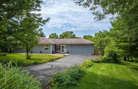 16 Cameron Rd, Galena, IL 61036