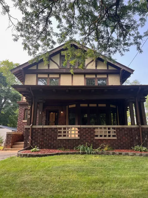 719 Ashland Ave, Rockford, IL 61103