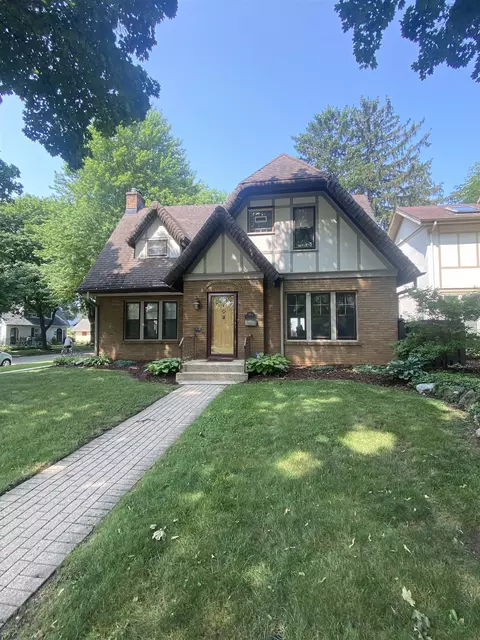 2104 Clinton St, Rockford, IL 61103