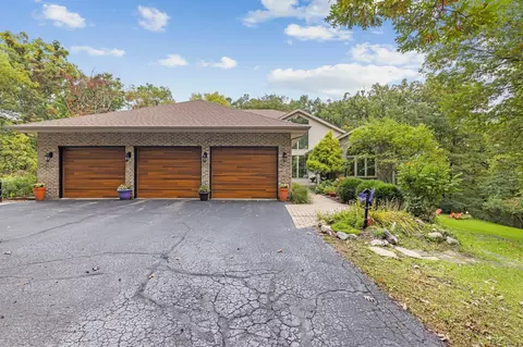 11111 Walton Dr, Roscoe, IL 61073