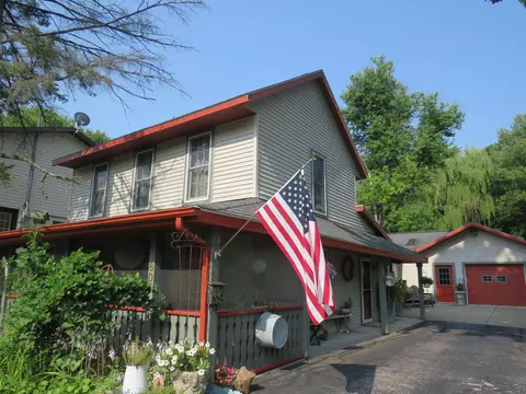 605 S High St, Galena, IL 61036