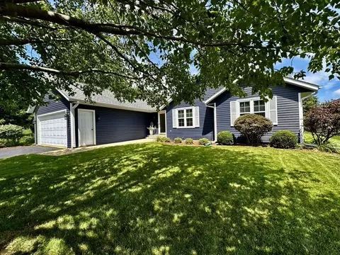 622 Dickerson Dr, Winnebago, IL 61088 photo 2