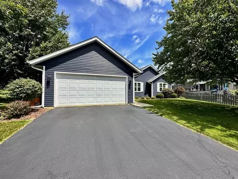 622 Dickerson Dr, Winnebago, IL 61088 photo 3