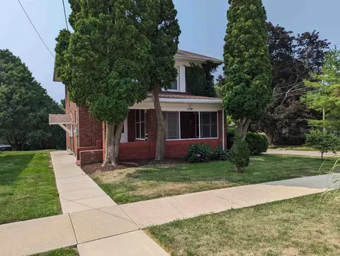 1049 W Lincoln Blvd, Freeport, IL 61032