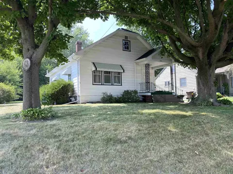 914 S Burchard Ave, Freeport, IL 61032