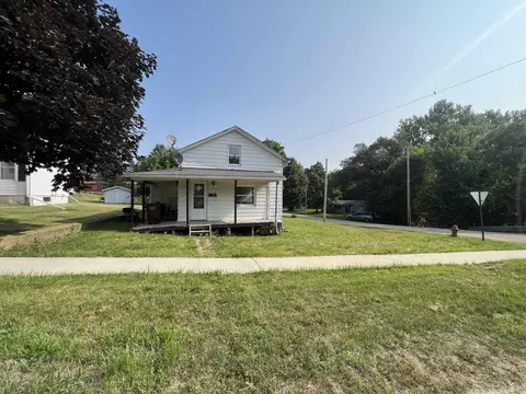 208 E Washington St, Mount Carroll, IL 61053 photo 2