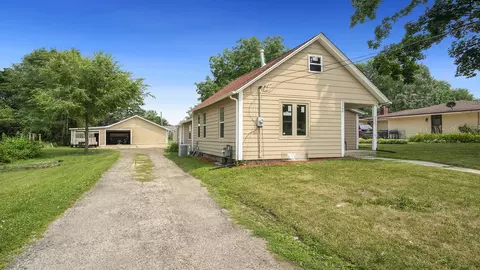 2340 25th St, Rockford, IL 61108