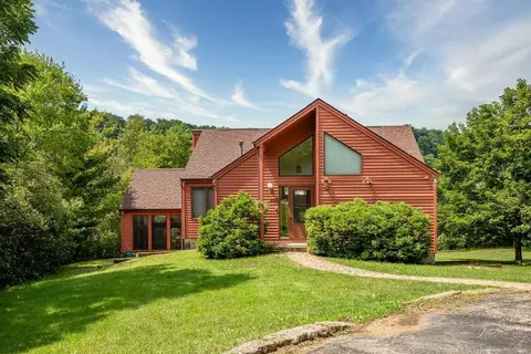 456 Territory Dr, Galena, IL 61036