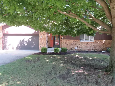 605 Alamo Dr, Freeport, IL 61032