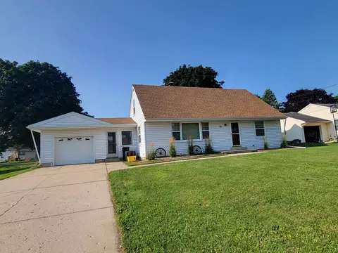 95 School St, German Valley, IL 61039