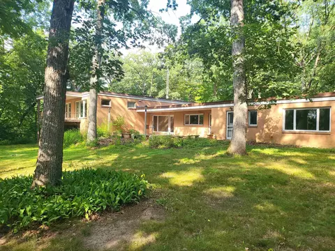 6767 Woodcrest Pkwy, Rockford, IL 61109