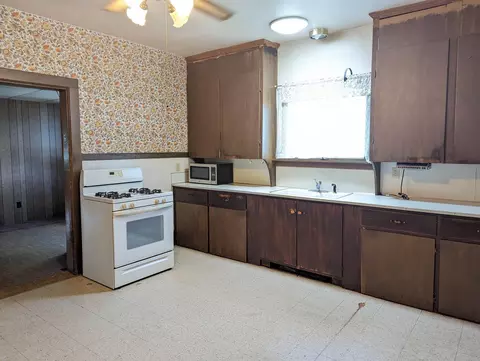 830 S Chippewa Ave, Freeport, IL 61032 photo 6