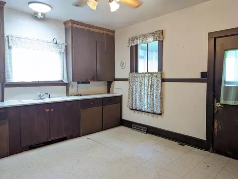 830 S Chippewa Ave, Freeport, IL 61032 photo 4