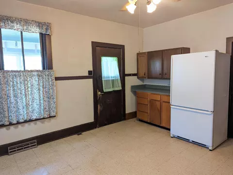 830 S Chippewa Ave, Freeport, IL 61032 photo 5