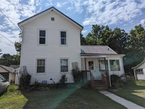 830 S Chippewa Ave, Freeport, IL 61032