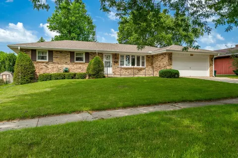 3520 Fleetwood Dr, Rockford, IL 61101