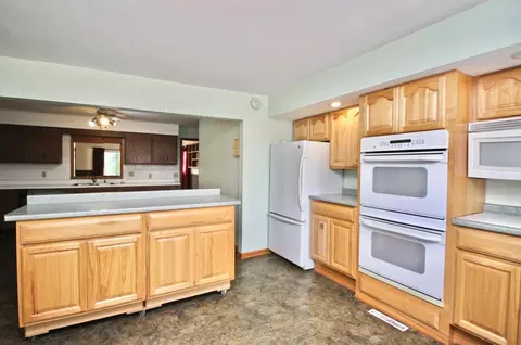 511 E Buffalo St, Polo, IL 61064 photo 3