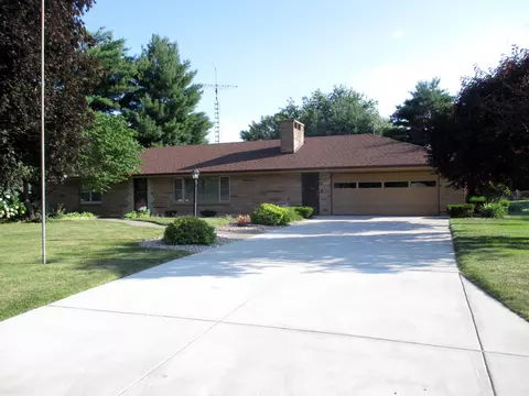 327 W Blackhawk Vista Dr, Oregon, IL 61061