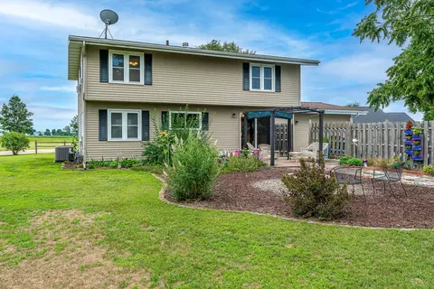 5511 Squire Cir, Thomson, IL 61285