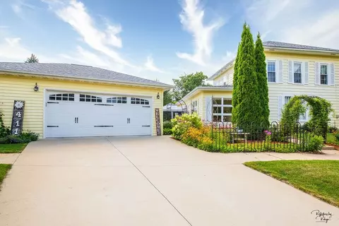 411 E Washington St, Mount Carroll, IL 61053
