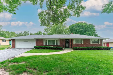 1611 Aragona Dr, Rockford, IL 61102