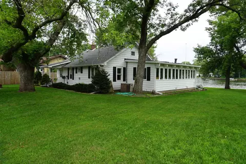 5131 Brown Beach Rd, Rockford, IL 61103