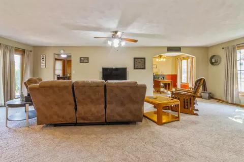 13352 Parkcrest Pl, Roscoe, IL 61073 photo 6