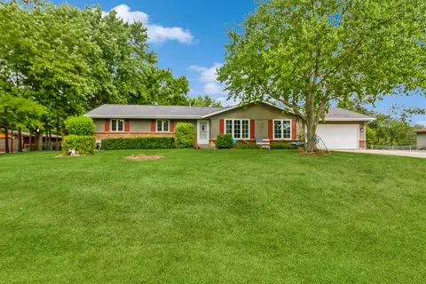 13352 Parkcrest Pl, Roscoe, IL 61073 photo 2