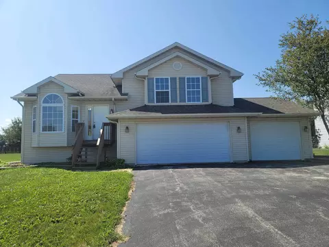 427 Stone Hollow Dr, Poplar Grove, IL 61065