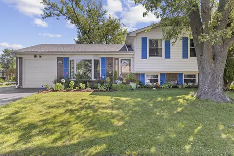 207 Heine Ave, Streamwood, IL 60107