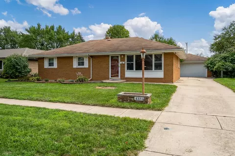 6221 Browns Pkwy, Loves Park, IL 61111