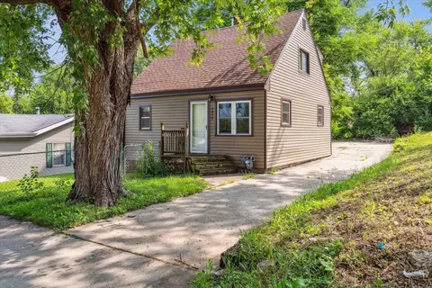 3038 Marshall St, Rockford, IL 61109