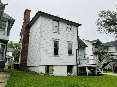 310 S Walnut Ave, Freeport, IL 61032 photo 4