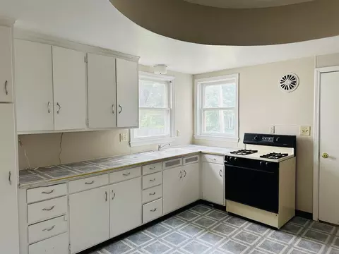 310 S Walnut Ave, Freeport, IL 61032 photo 17