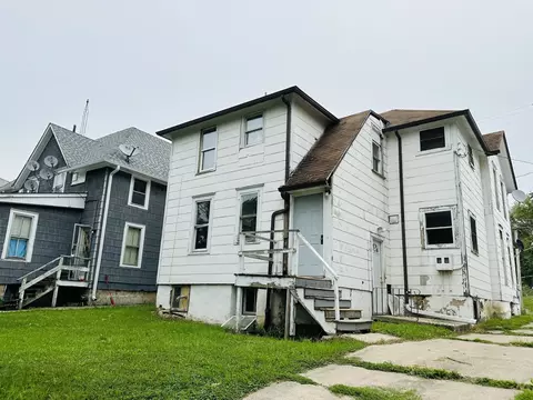 310 S Walnut Ave, Freeport, IL 61032 photo 3