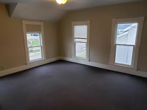 310 S Walnut Ave, Freeport, IL 61032 photo 8