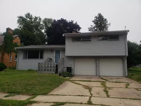 339 W Garfield St, Freeport, IL 61032