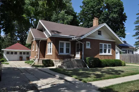 118 E Fuller St, Freeport, IL 61032 photo 2