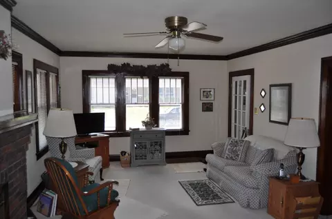 118 E Fuller St, Freeport, IL 61032 photo 5