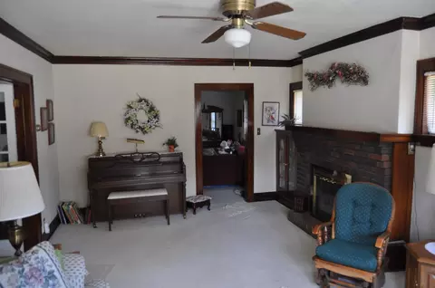 118 E Fuller St, Freeport, IL 61032 photo 4