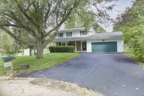 204 Briarwood Ln, Lena, IL 61048